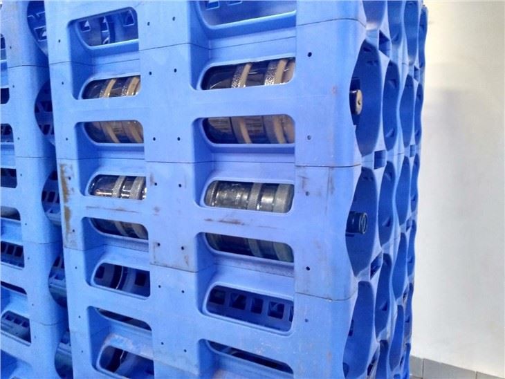 Durable HDPE Stackable Water Bottle Rack for Logistics image 3