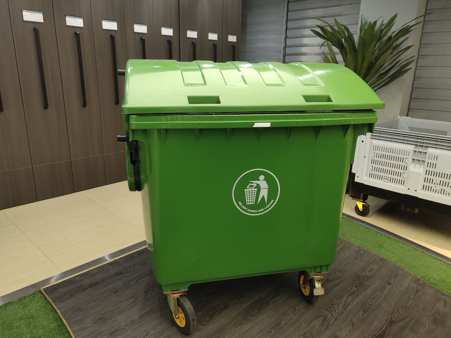 Heavy-Duty 1200L HDPE Stackable Waste Container
