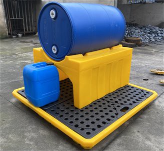 Durable HDPE 4-Drum Spill Pallet with Stackable Design