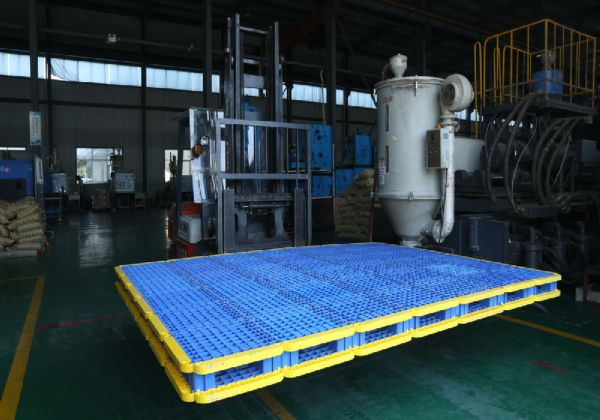 Heavy Duty 2000x2000mm HDPE Stackable Plastic Pallet 10 Ton