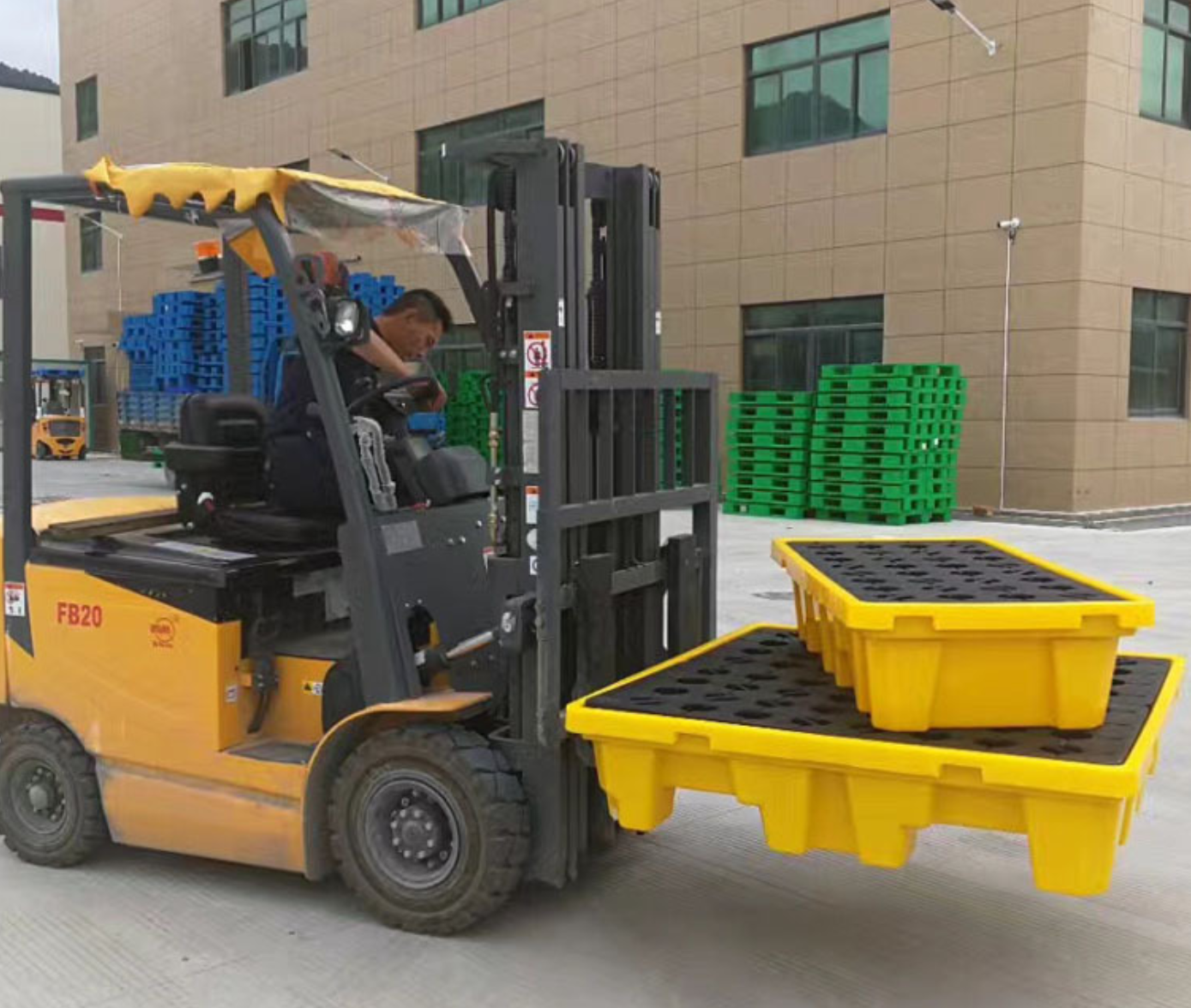 Heavy-Duty Plastic Drum Spill Pallet HDPE Stackable Plastic Spill Pallets for Drums & Bulk Containers
