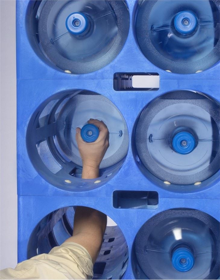 Durable HDPE Stackable Water Bottle Rack for Logistics image 2
