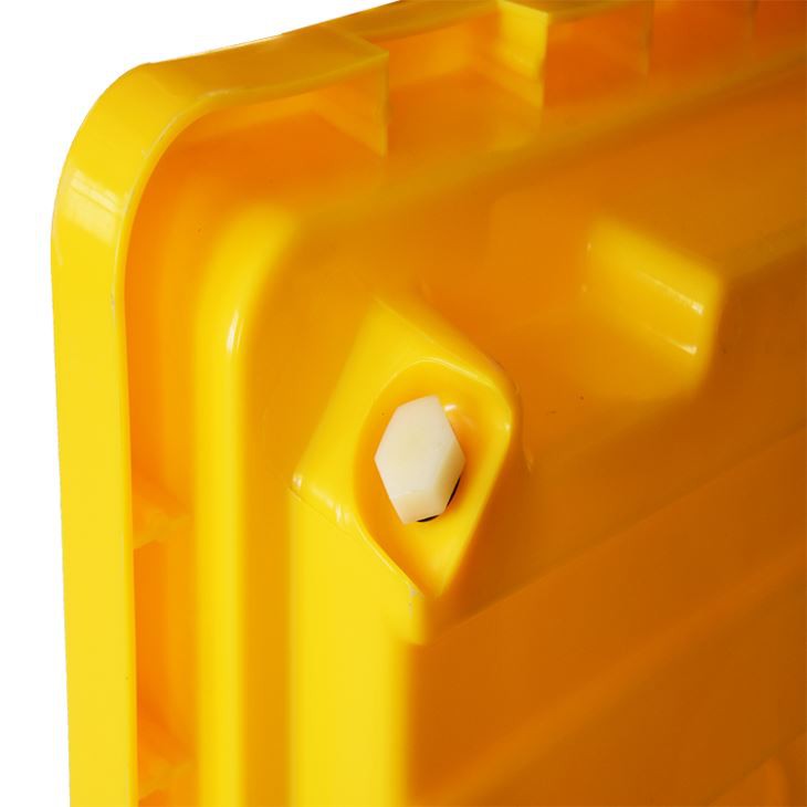 Durable HDPE 4 Drum Spill Containment Pallet - Stackable & Reliable image 3