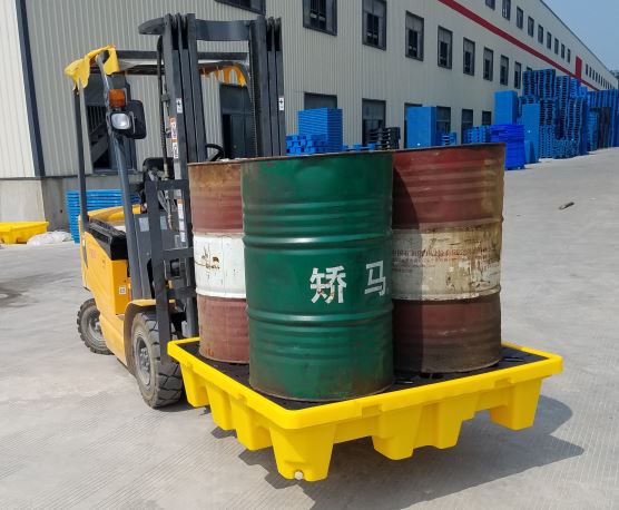 Durable HDPE 4 Drum Spill Containment Pallet - Stackable & Reliable