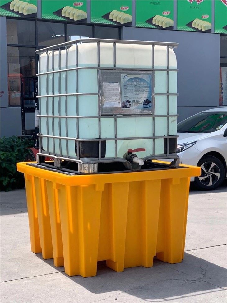 Heavy-Duty HDPE IBC Spill Containment Pallet